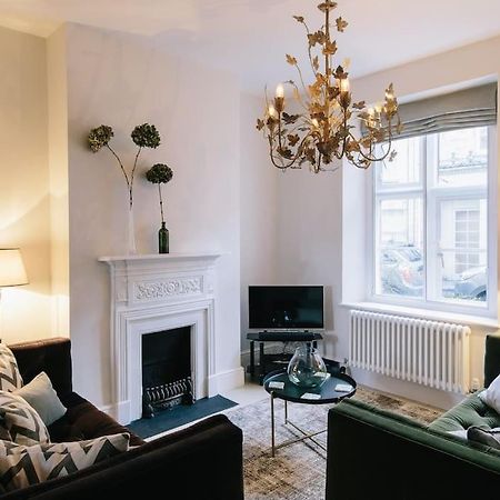 Beautiful House, Cirencester Centre, Parking Extérieur photo