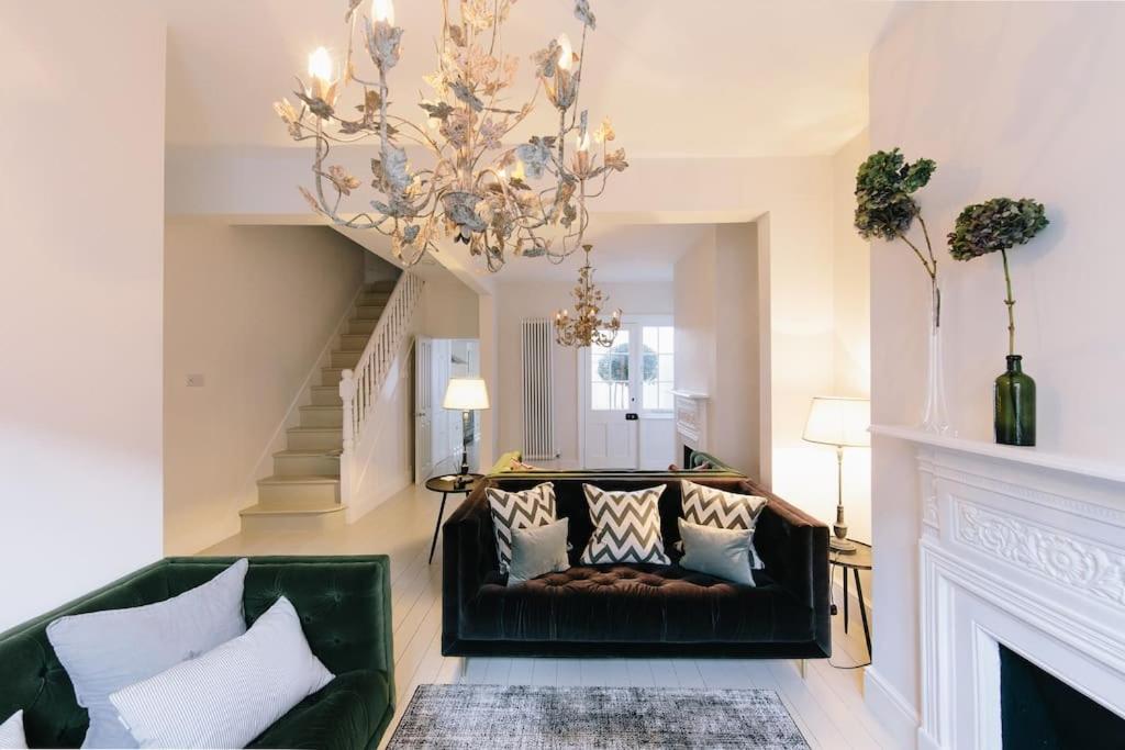 Beautiful House, Cirencester Centre, Parking Extérieur photo