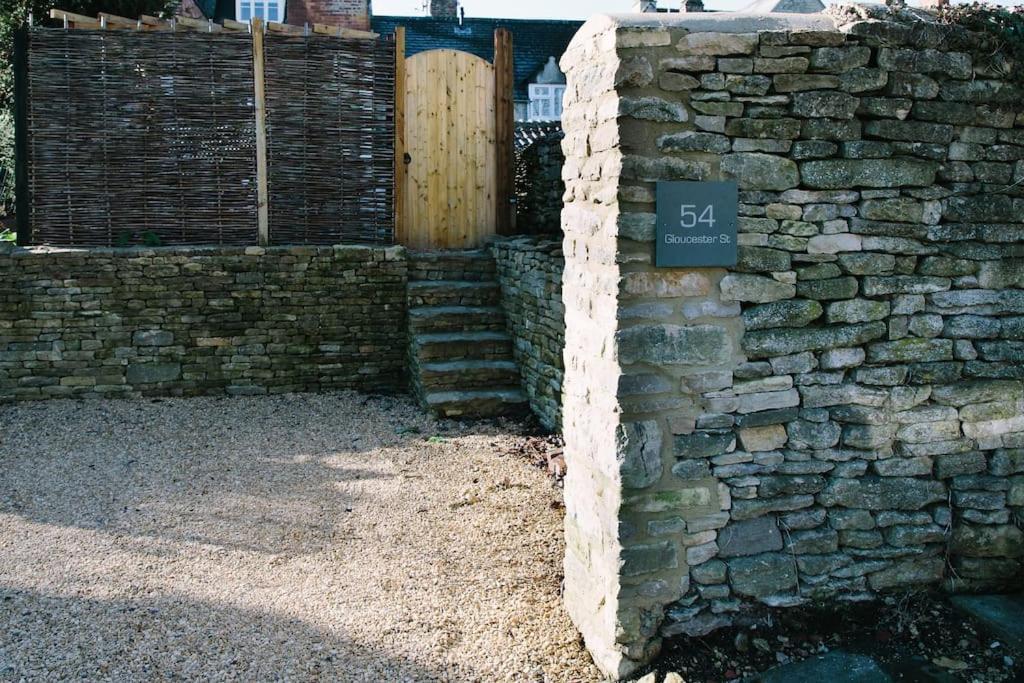 Beautiful House, Cirencester Centre, Parking Extérieur photo