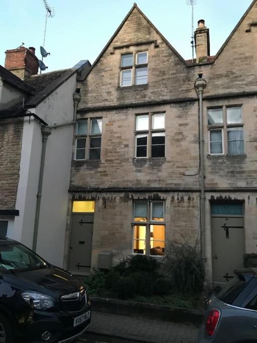 Beautiful House, Cirencester Centre, Parking Extérieur photo